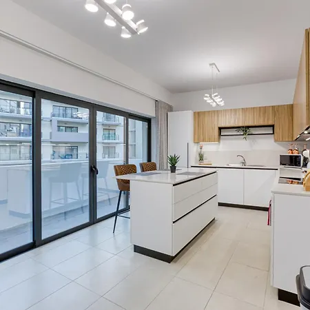 Designer, Luxurious 3br In Pender Gardens By 360 Estates *