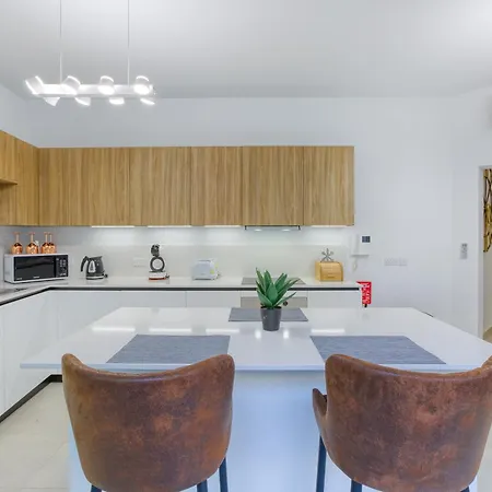 Designer, Luxurious 3br In Pender Gardens By 360 Estates *