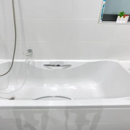 Designer, Luxurious 3br In Pender Gardens By 360 Estates *