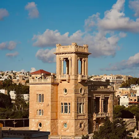 Designer, Luxurious 3br In Pender Gardens By 360 Estates