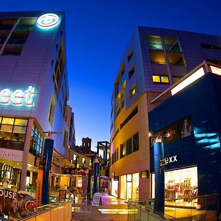 Designer, Luxurious 3br In Pender Gardens By 360 Estates Apartman