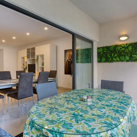 Designer, Luxurious 3br In Pender Gardens By 360 Estates Apartman