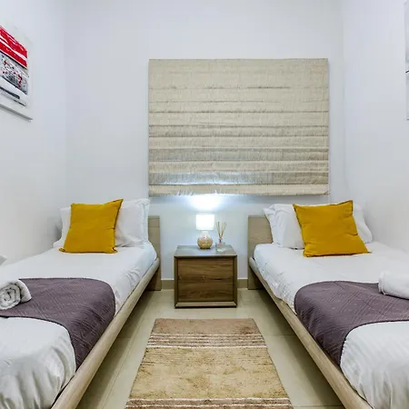 Designer, Luxurious 3br In Pender Gardens By 360 Estates *