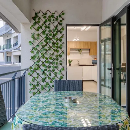 Designer, Luxurious 3br In Pender Gardens By 360 Estates