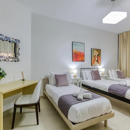 Designer, Luxurious 3br In Pender Gardens By 360 Estates