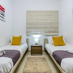 Designer, Luxurious 3br In Pender Gardens By 360 Estates *