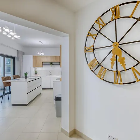 Designer, Luxurious 3br In Pender Gardens By 360 Estates