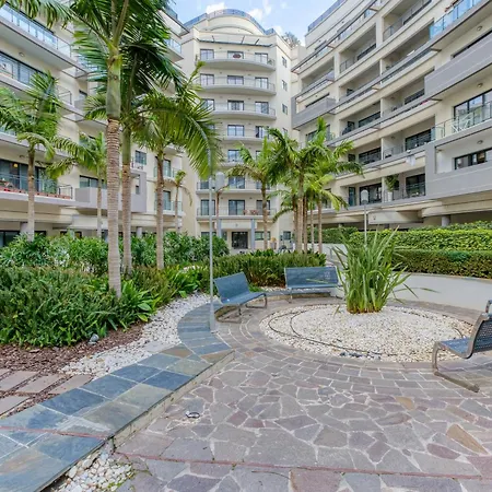 Designer, Luxurious 3br In Pender Gardens By 360 Estates Apartament