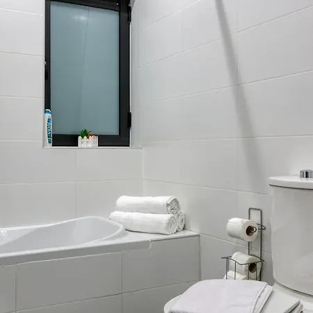 Апартаменты Designer, Luxurious 3br In Pender Gardens By 360 Estates