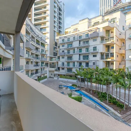 Designer, Luxurious 3br In Pender Gardens By 360 Estates Apartman