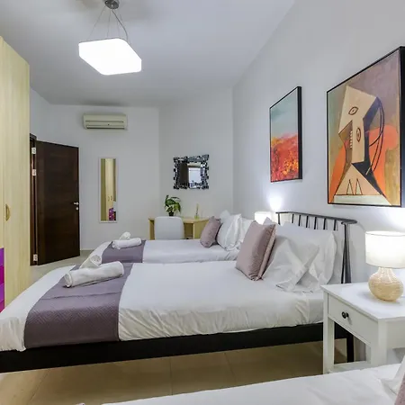 Designer, Luxurious 3br In Pender Gardens By 360 Estates Daire
