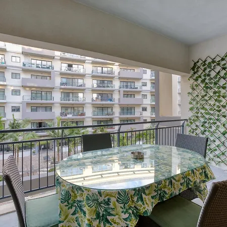Apartment Designer, Luxurious 3br In Pender Gardens By 360 Estates