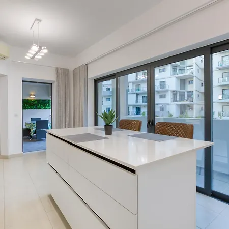 Designer, Luxurious 3br In Pender Gardens By 360 Estates Апартаменты Сент Джулианс