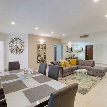 Apartment Designer, Luxurious 3br In Pender Gardens By 360 Estates
