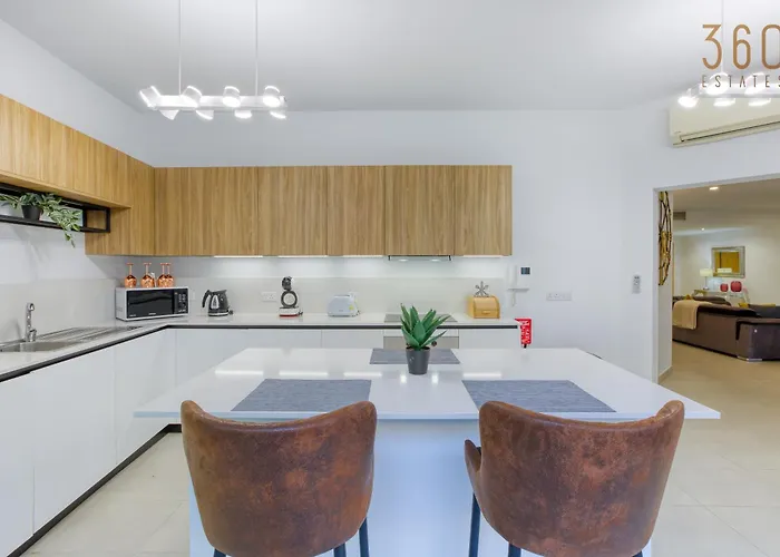 Designer, Luxurious 3br In Pender Gardens By 360 Estates *