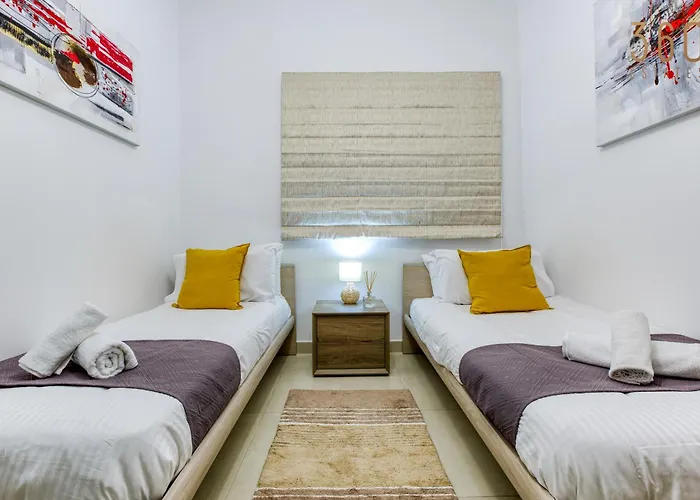 Designer, Luxurious 3br In Pender Gardens By 360 Estates *