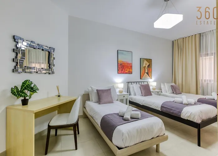 Designer, Luxurious 3br In Pender Gardens By 360 Estates