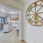 Designer, Luxurious 3br In Pender Gardens By 360 Estates