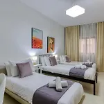 Designer, Luxurious 3br In Pender Gardens By 360 Estates