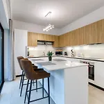 Designer, Luxurious 3br In Pender Gardens By 360 Estates *