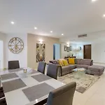 Lejlighed Designer, Luxurious 3br In Pender Gardens By 360 Estates