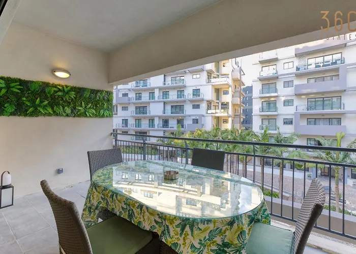 Designer, Luxurious 3br In Pender Gardens By 360 Estates *