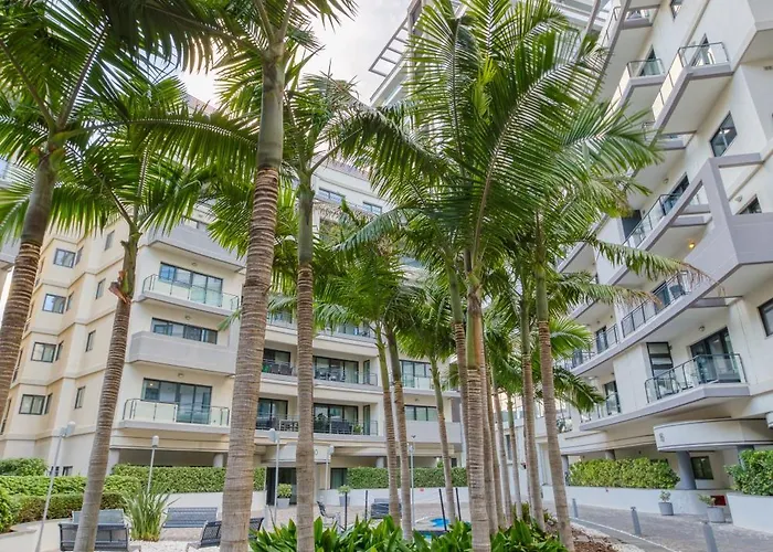 Designer, Luxurious 3br In Pender Gardens By 360 Estates *