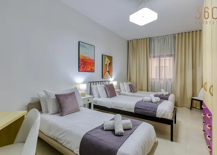 Designer, Luxurious 3br In Pender Gardens By 360 Estates