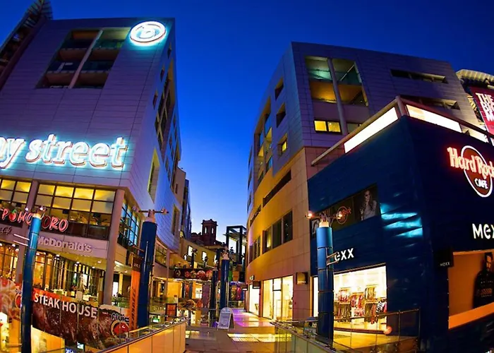 Designer, Luxurious 3br In Pender Gardens By 360 Estates Appartement