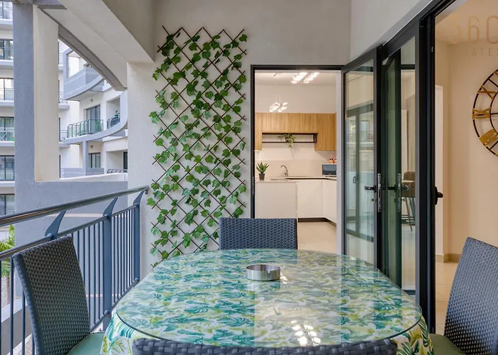 Designer, Luxurious 3br In Pender Gardens By 360 Estates